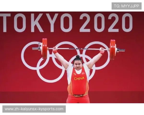 19岁姑娘成中国举重新星12破纪录表现震撼体育界